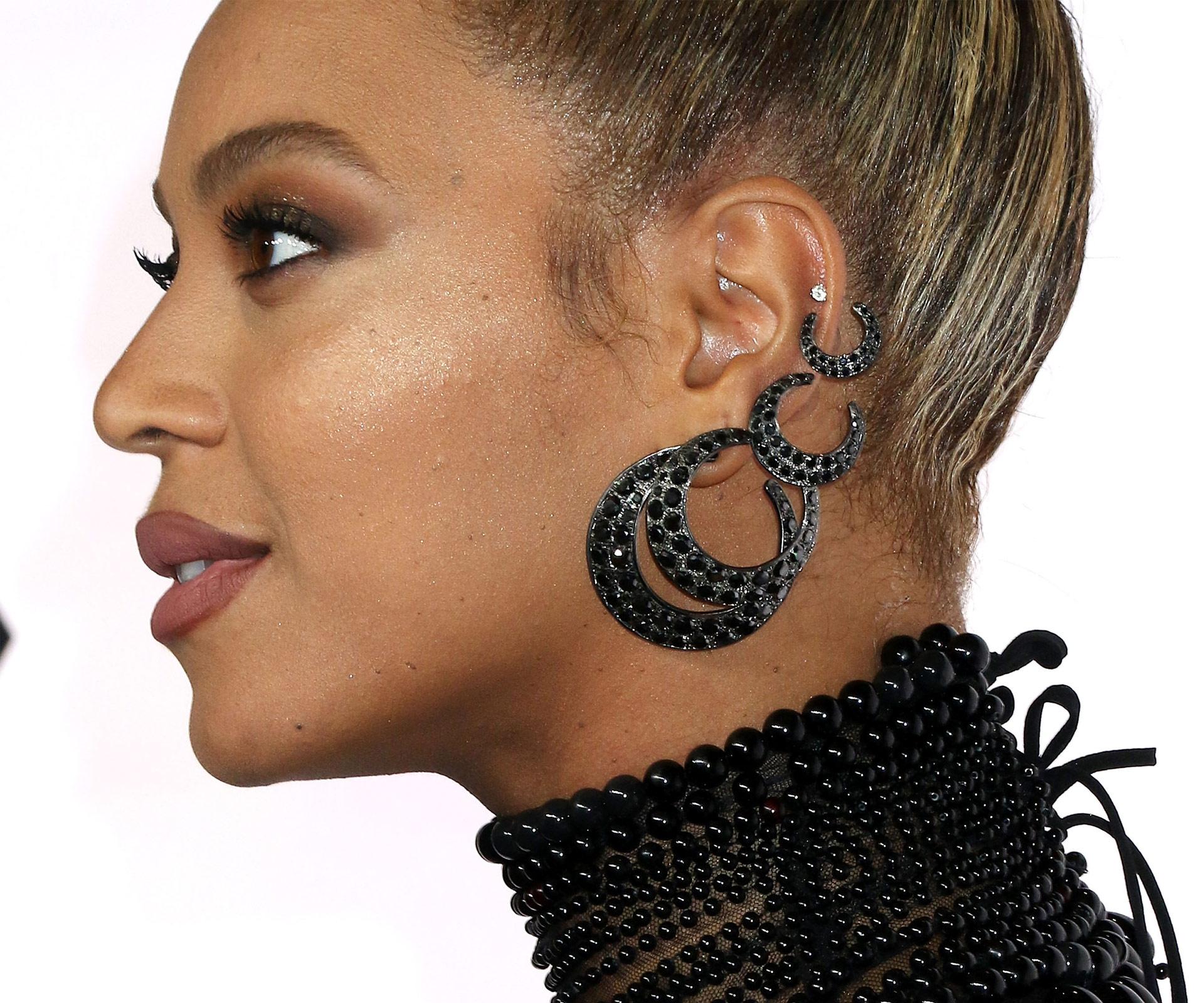 Beyonce rips her earlobe in the middle of Tidal X: 1015