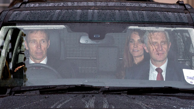 Pregnant Kate attends royal family lunch