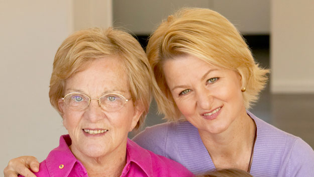 Hazel Hawke with daughter Sue Pieters-Hawke in 2004