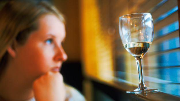 Women who fail to have kids are twice as likely to become alcoholics