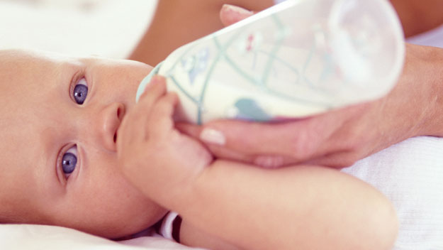 Bottle feeding 'like AIDS', expectant mothers told
