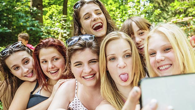 Group of teenagers taking a selfie. Photo: Mlenny Photography via Getty Images