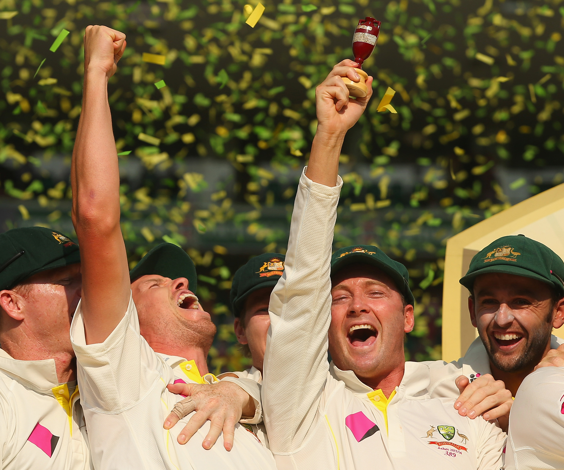 Michael Clarke and Australian team celebrate winning the 2013 Ashes