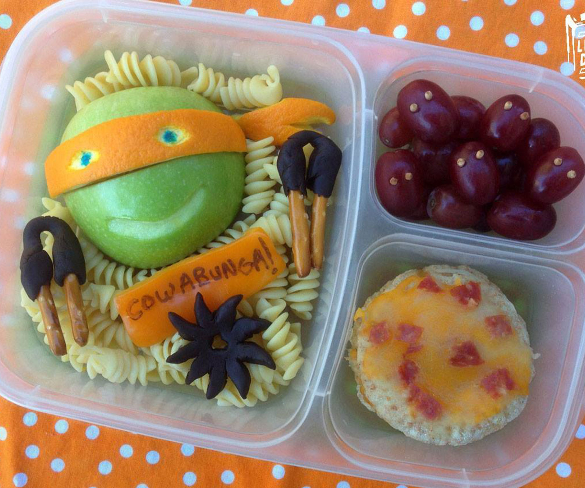 Dad packs incredible lunches for kids