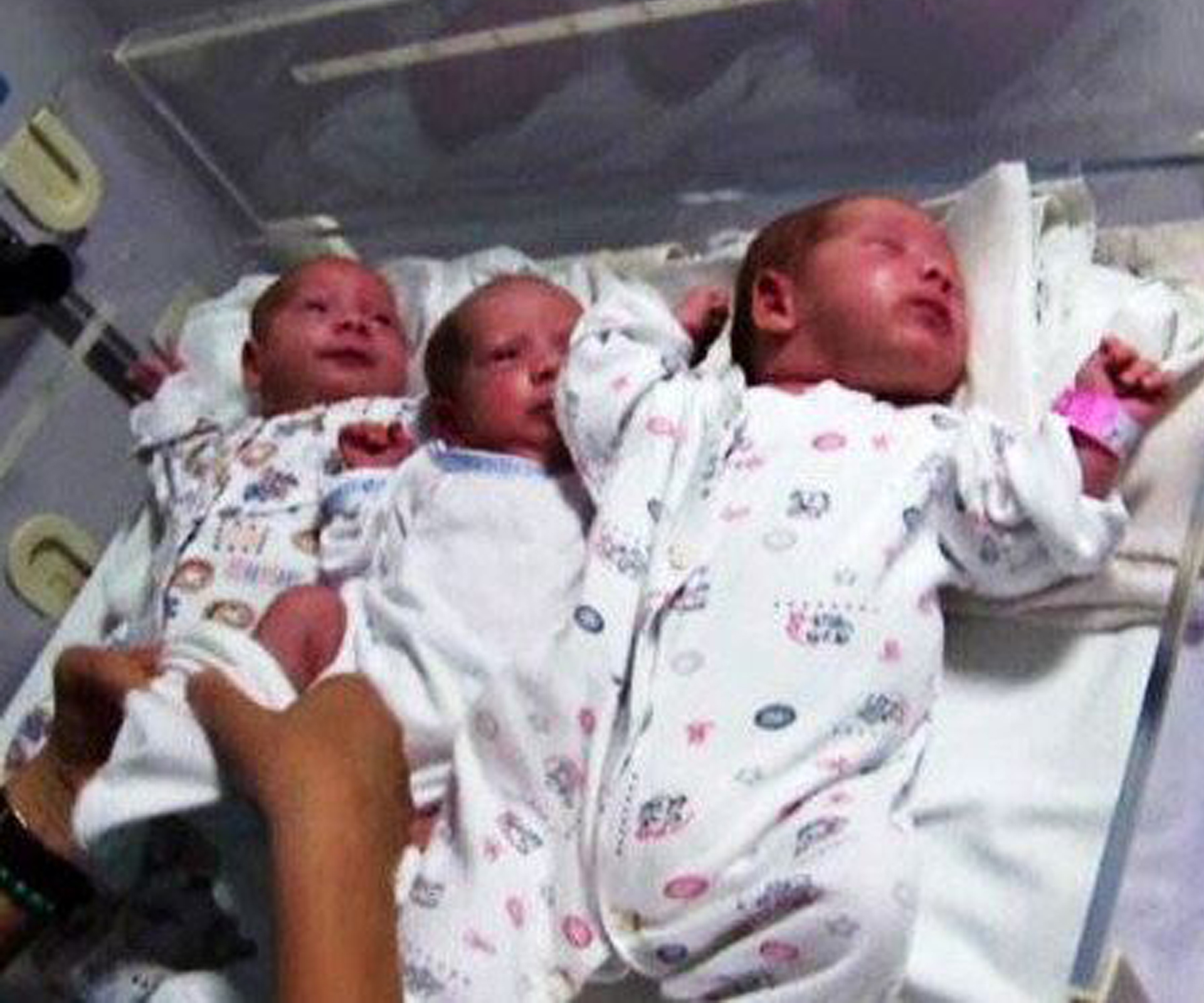 Romanian mother leaves triplets at hospital
