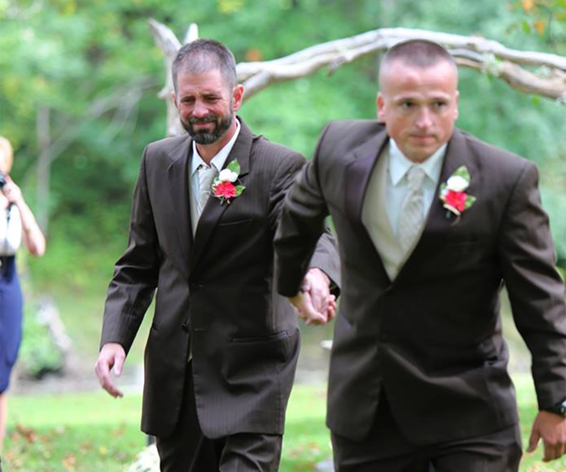 Father’s heartwarming gesture to bride’s step-father goes viral