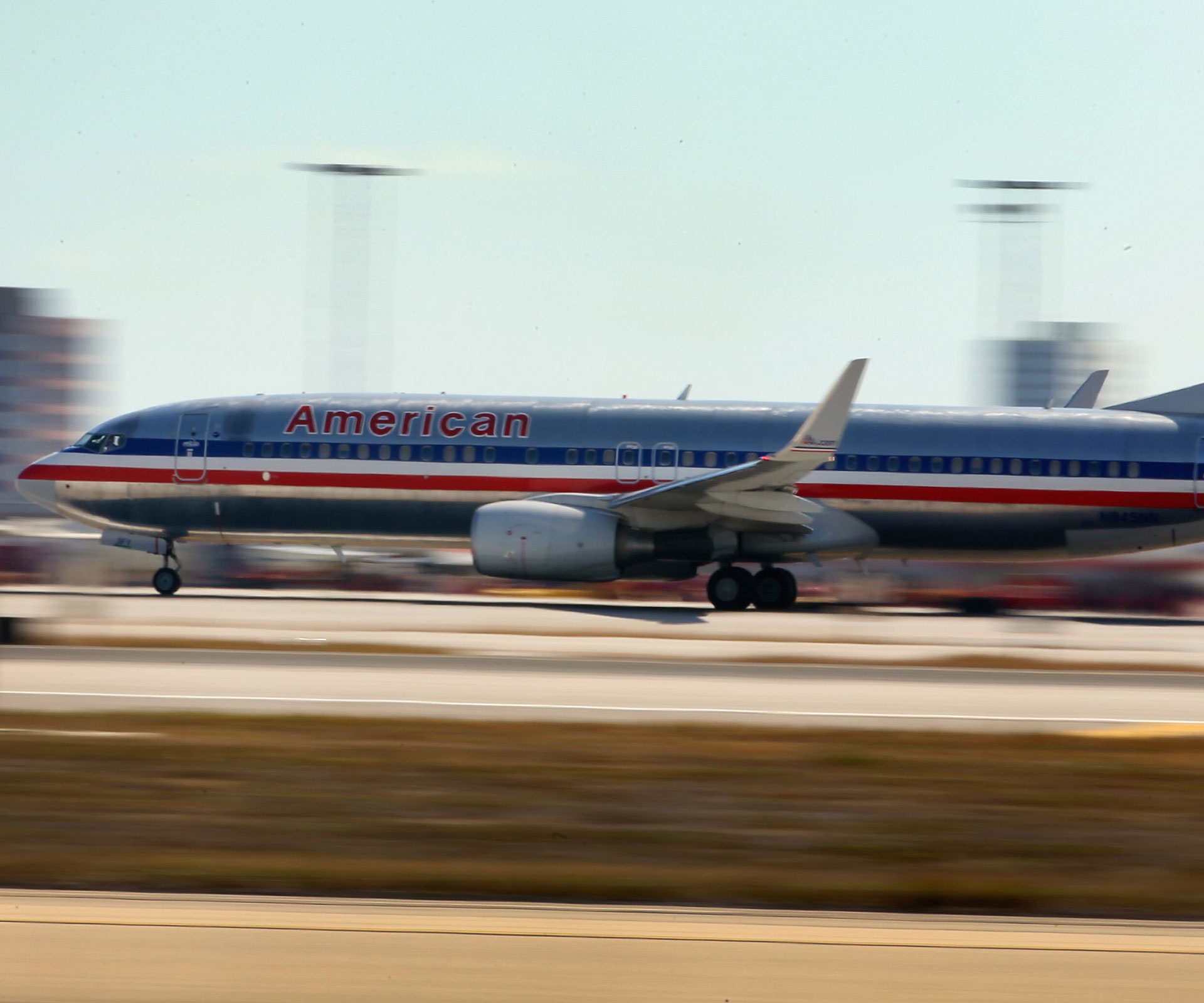 American Airlines pilot dies mid-flight