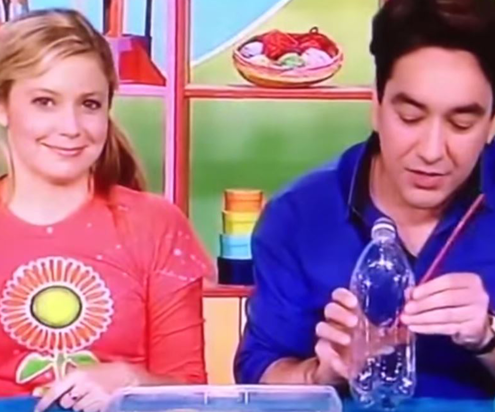 Did Alex Papps just make a bong on Play School?