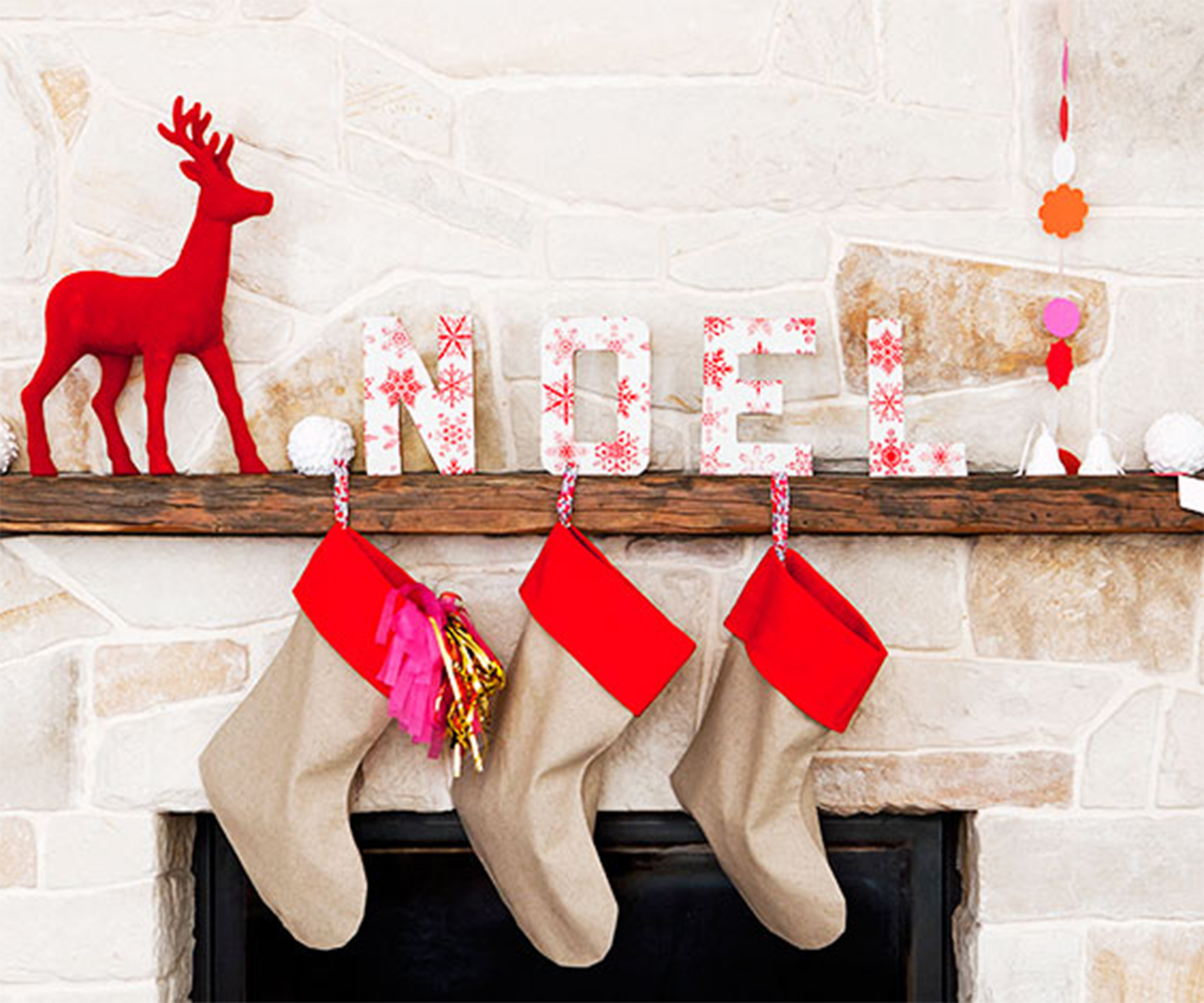 Christmas craft: Noel mantle decoration