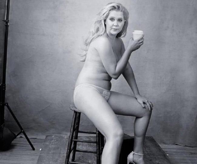 Amy Schumer poses nude