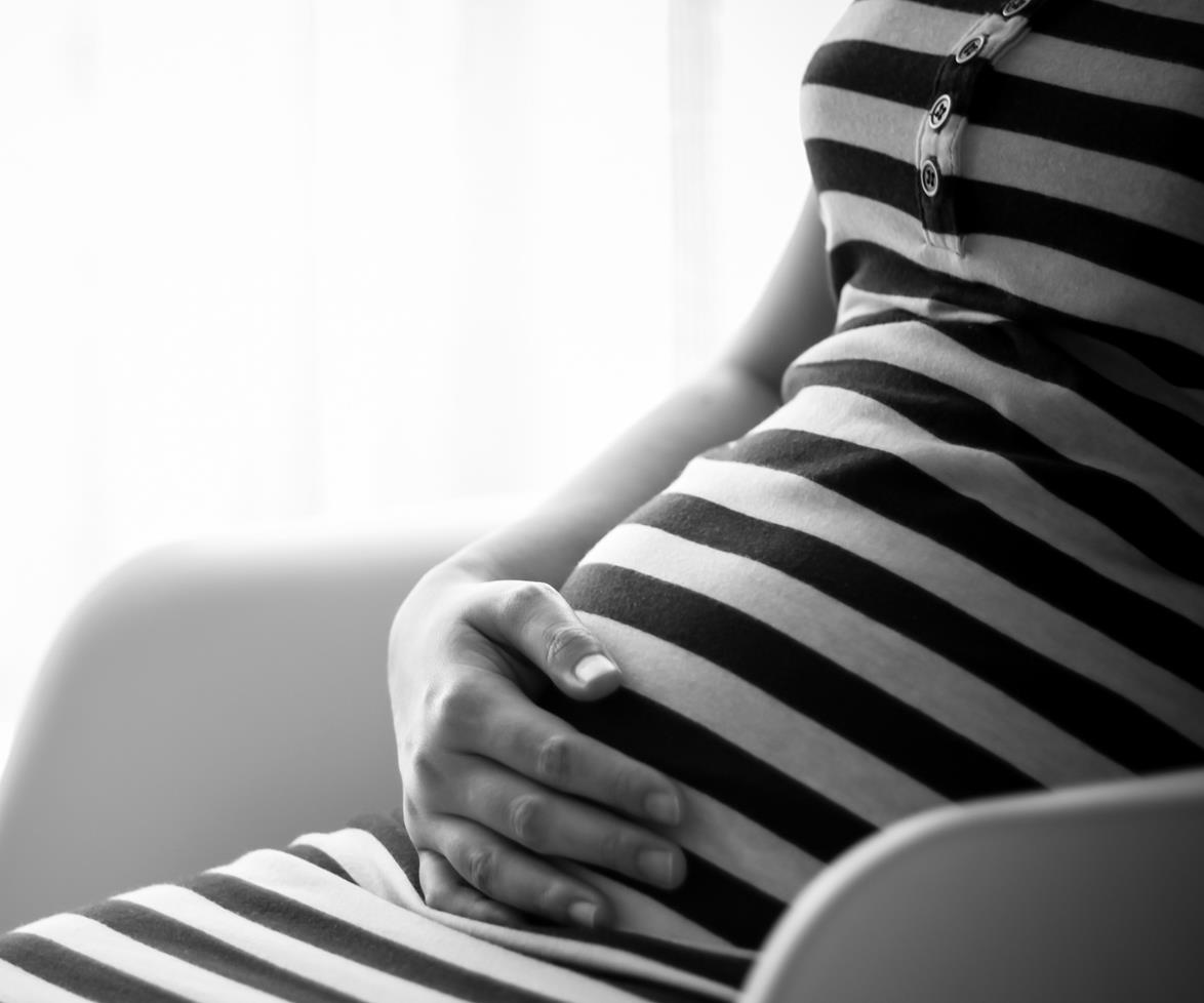 Surrogate conned parents with fake pregnancy