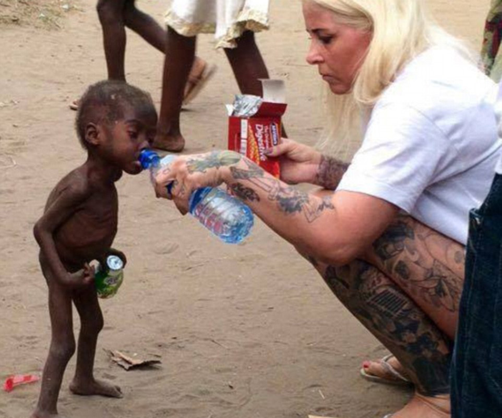 The heartbreaking photo of an aid worker feeding a child left to die
