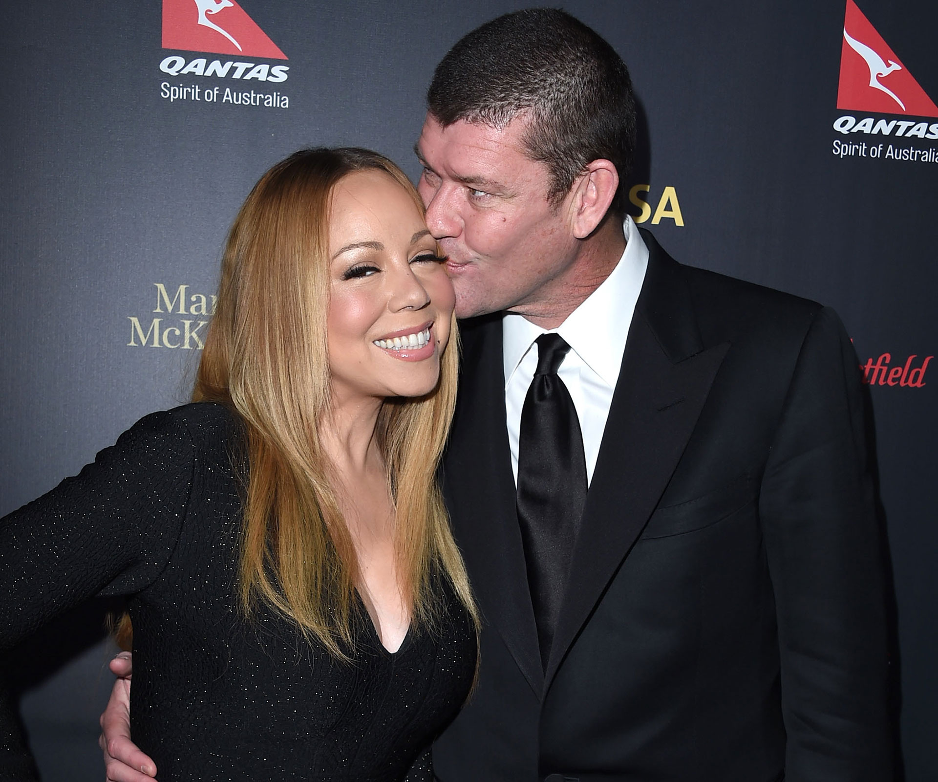 Mariah Carey suffers embarrassing nip slip