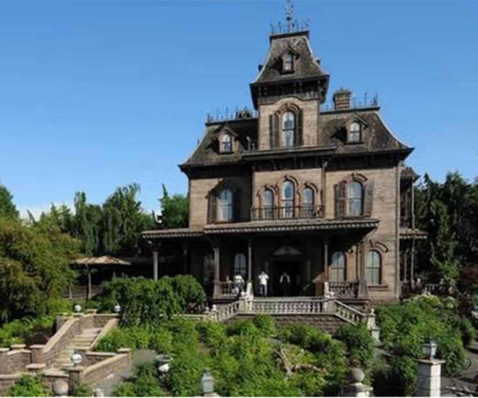 Man dies in Disneyland haunted house