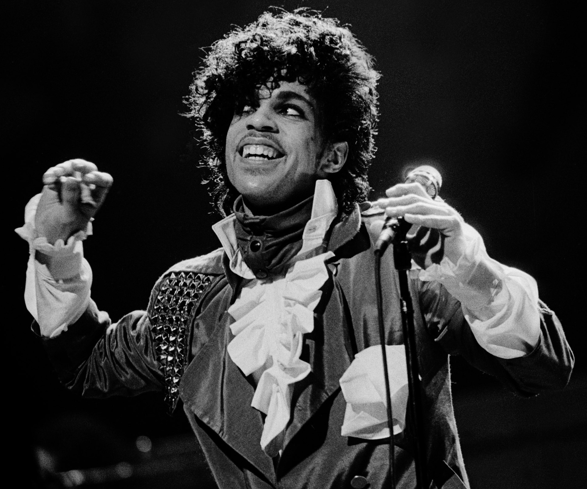 How music legend Prince kept his mystery illness a secret