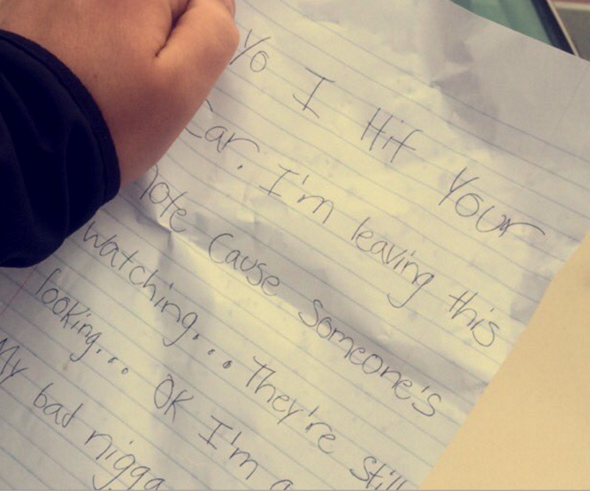 Man finds hilarious note from stranger who hit his car
