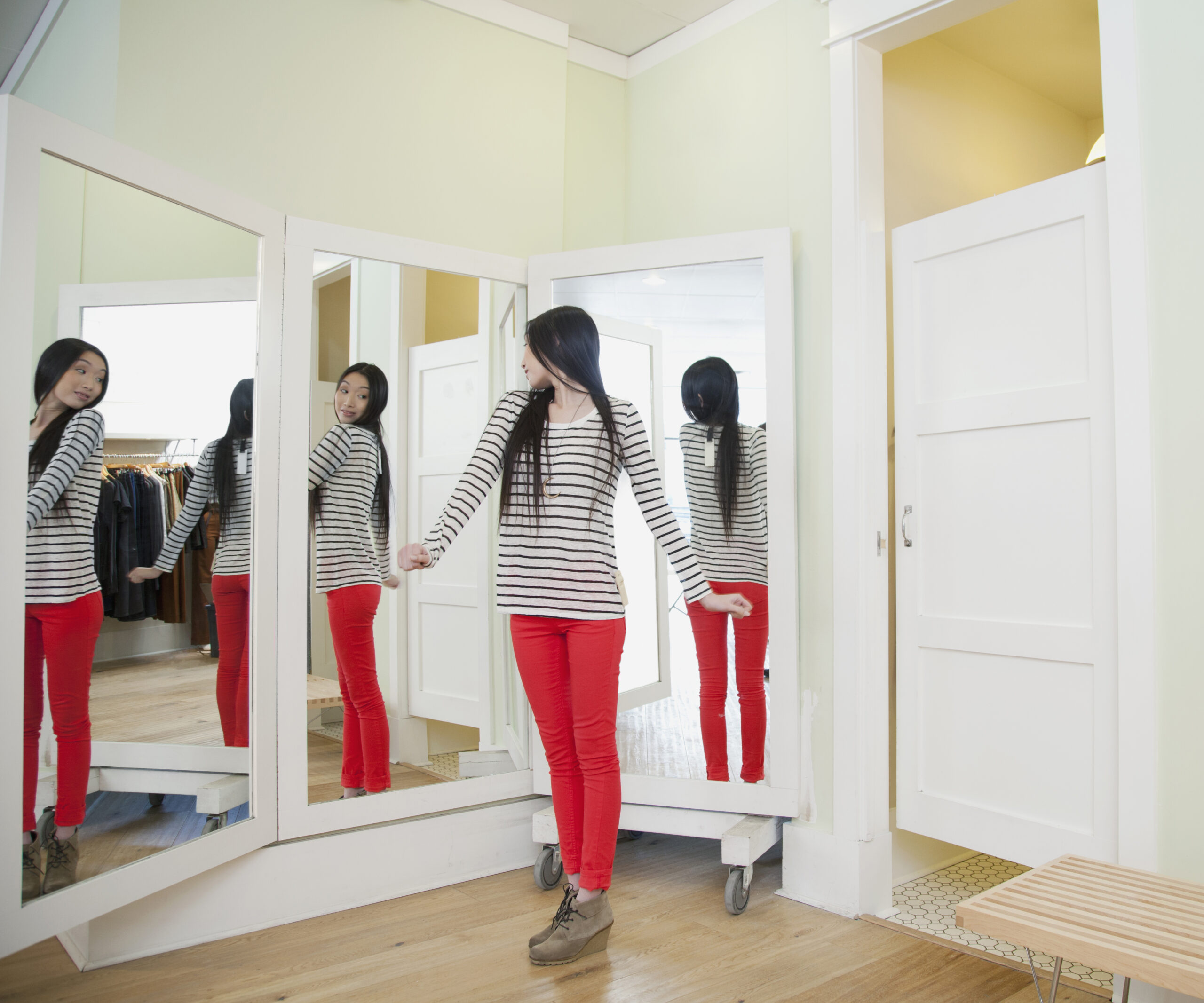 Are mirrors in changing rooms to blame for poor body image?