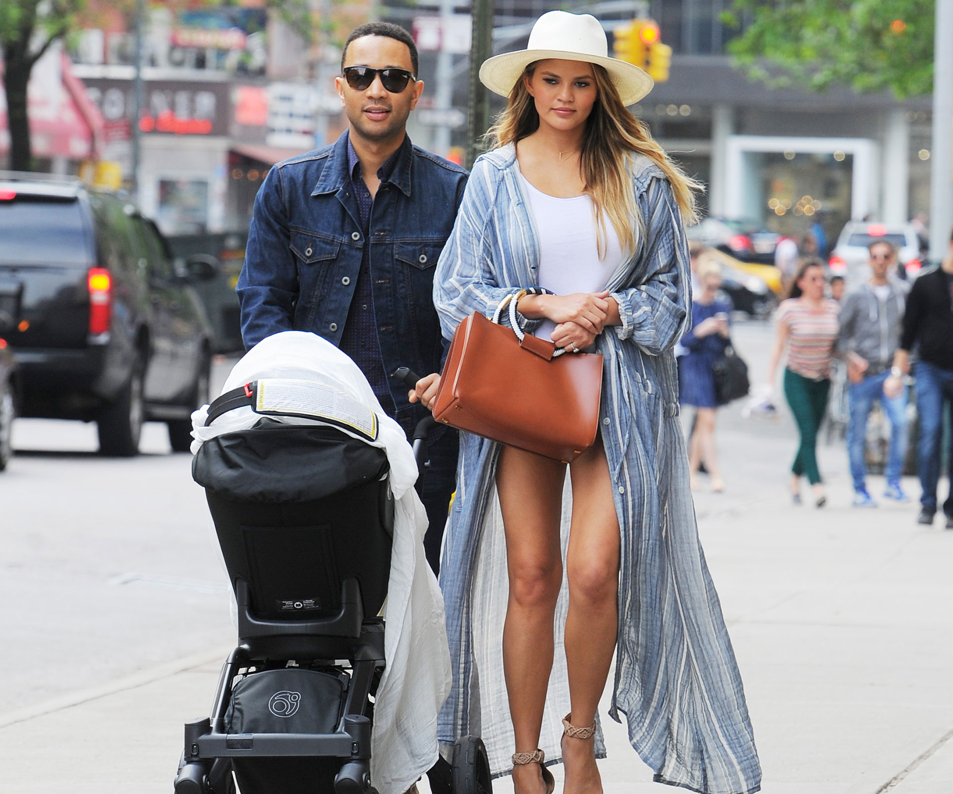Chrissy Teigen Snapchats her stretch marks, we fall in love