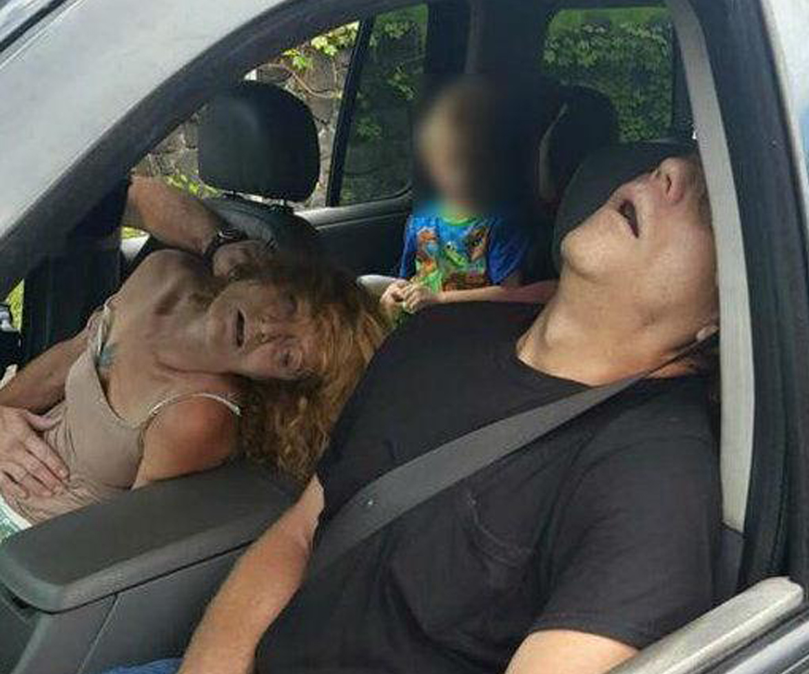 ohio police release photos of couple overdosing in front of child