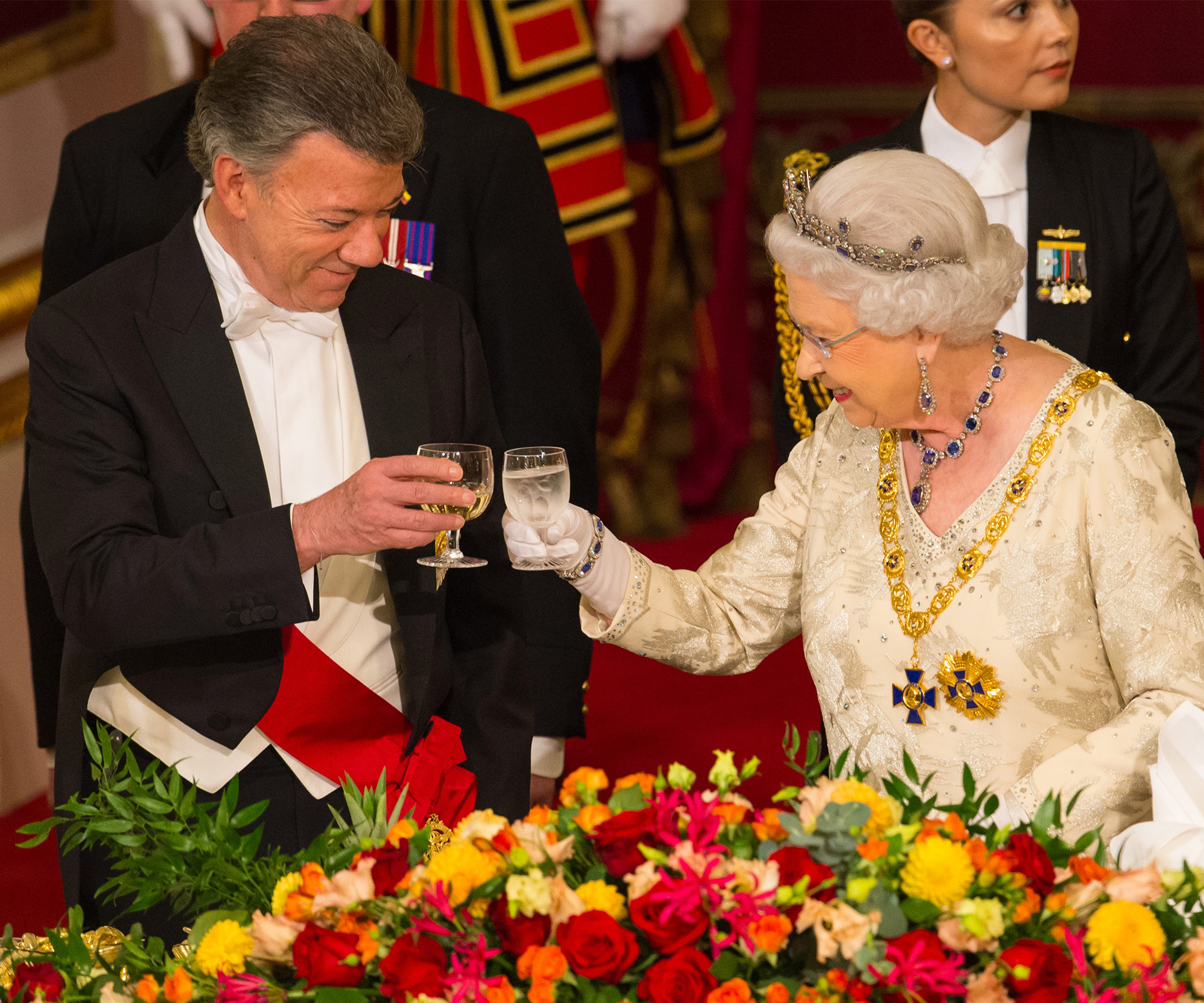 Queen Elizabeth and Colombian president Juan Manuel Santos