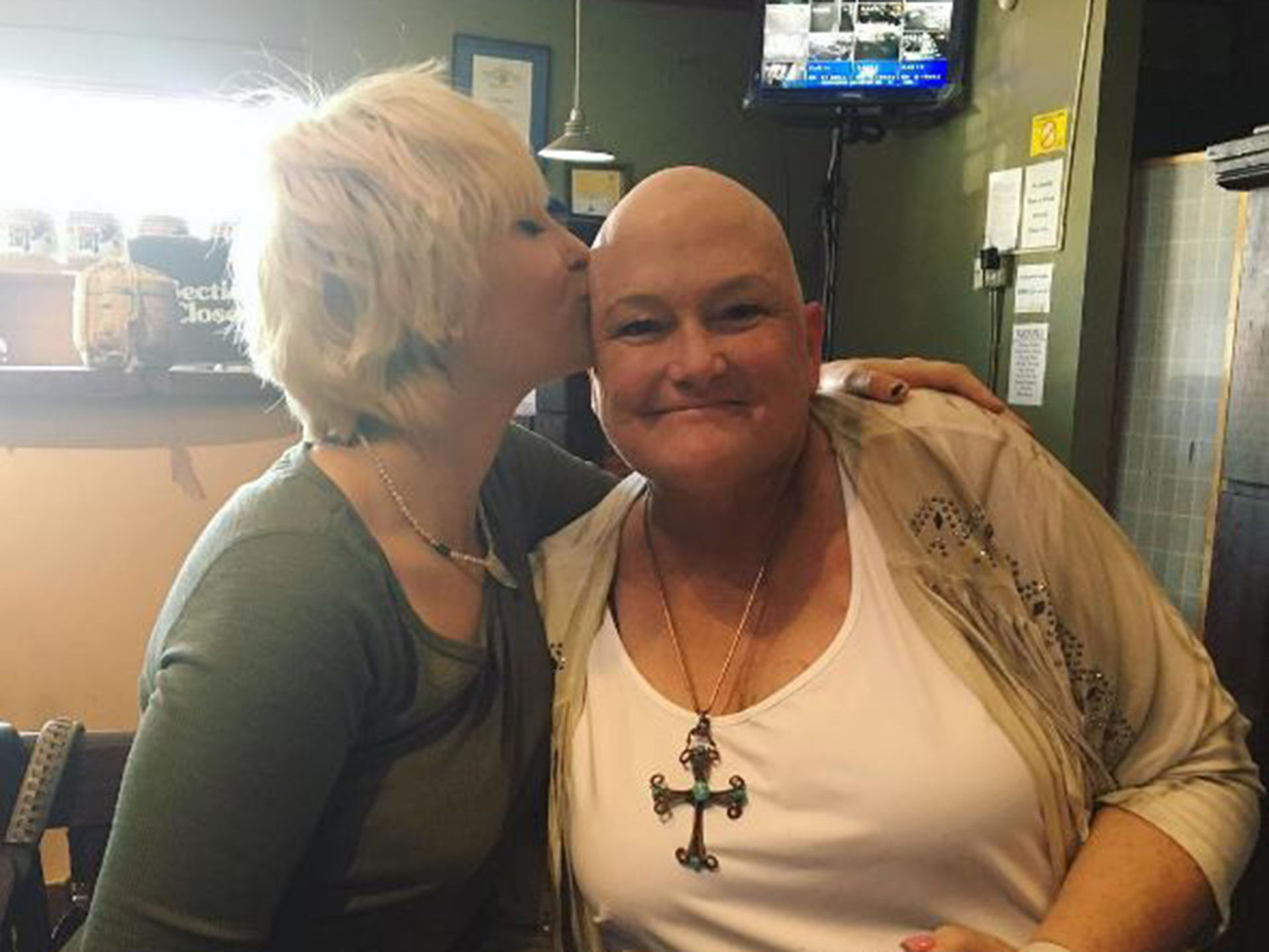 Paris Jackson's mum Debbie Rowe finishes chemotherapy