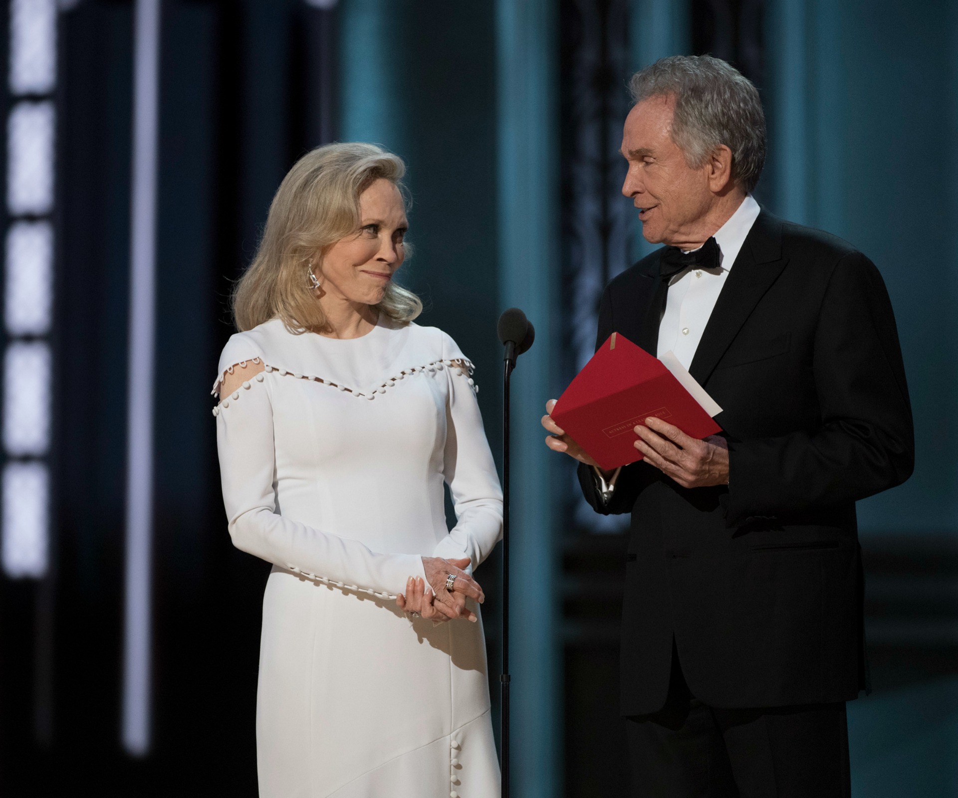 Warren Beatty shakes off Oscars envelopegate saga(01)