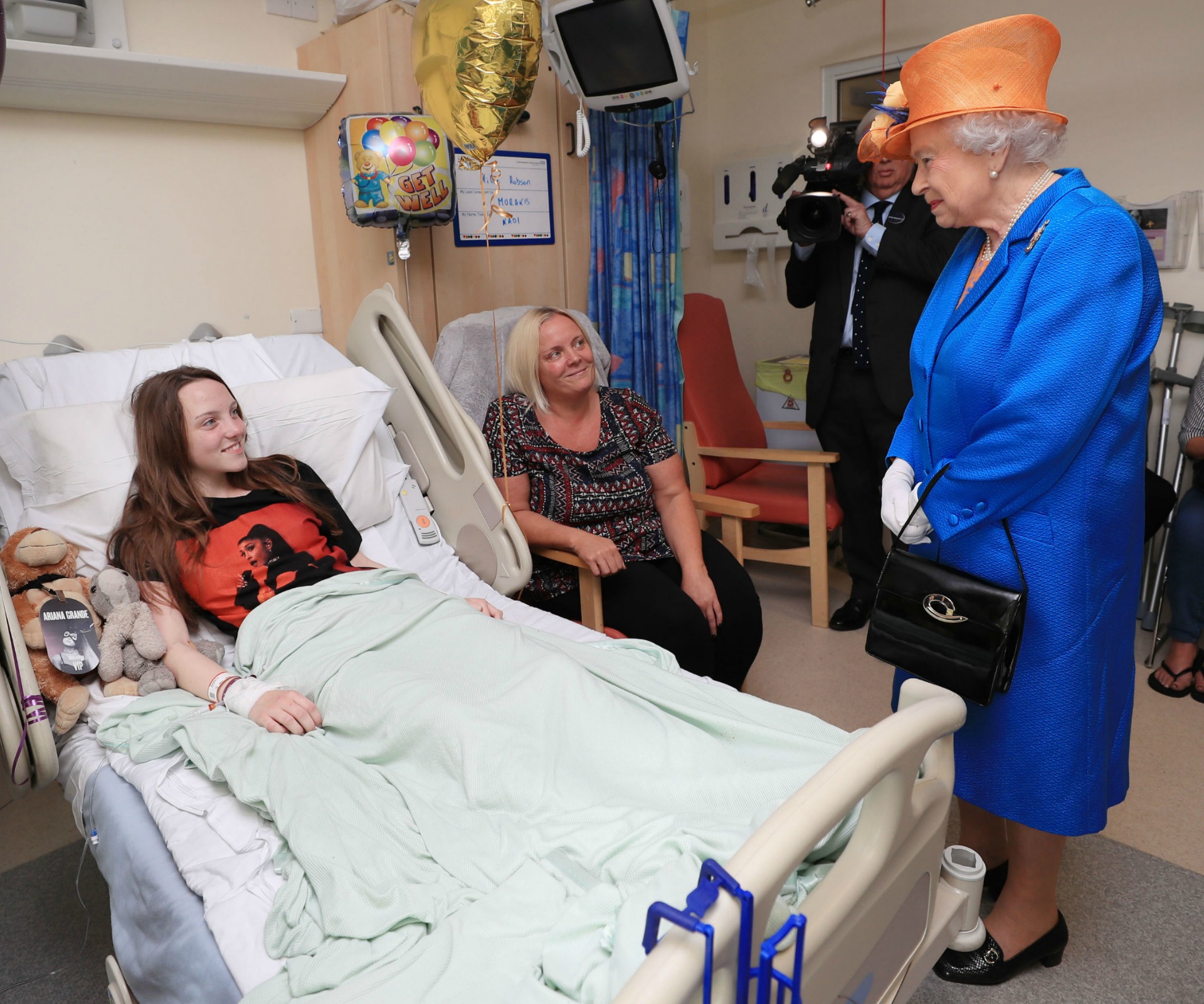 Queen Elizabeth II, Royal Manchester Children's Hospital, manchester, manchester bombing, ariana grande concert