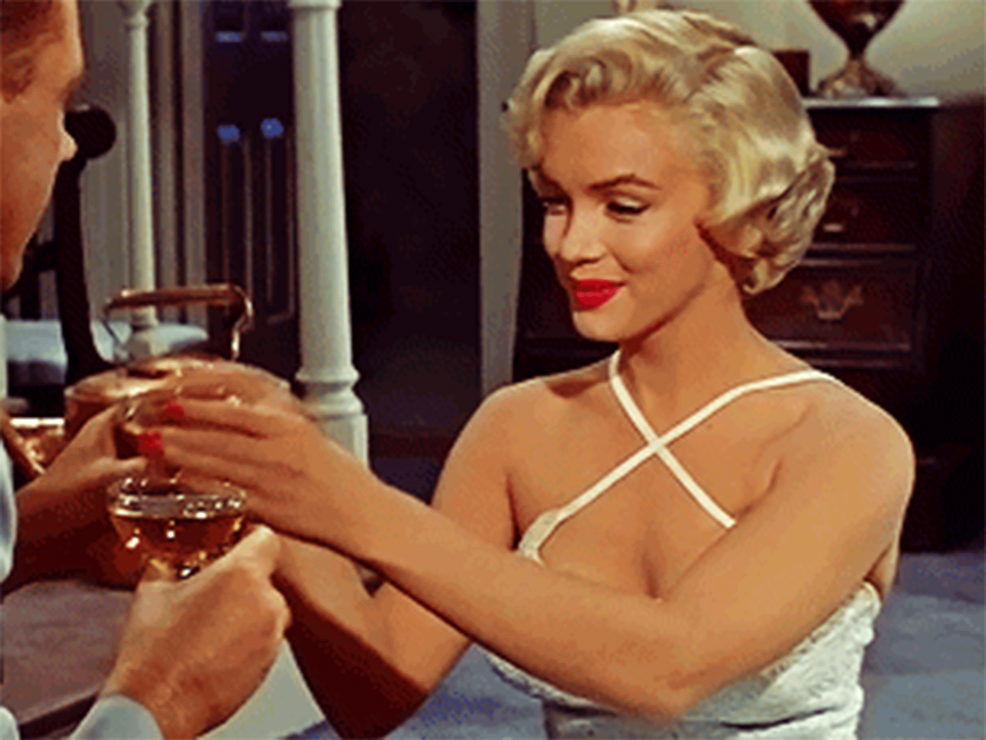 Marilyn Monroe drinking champagne 