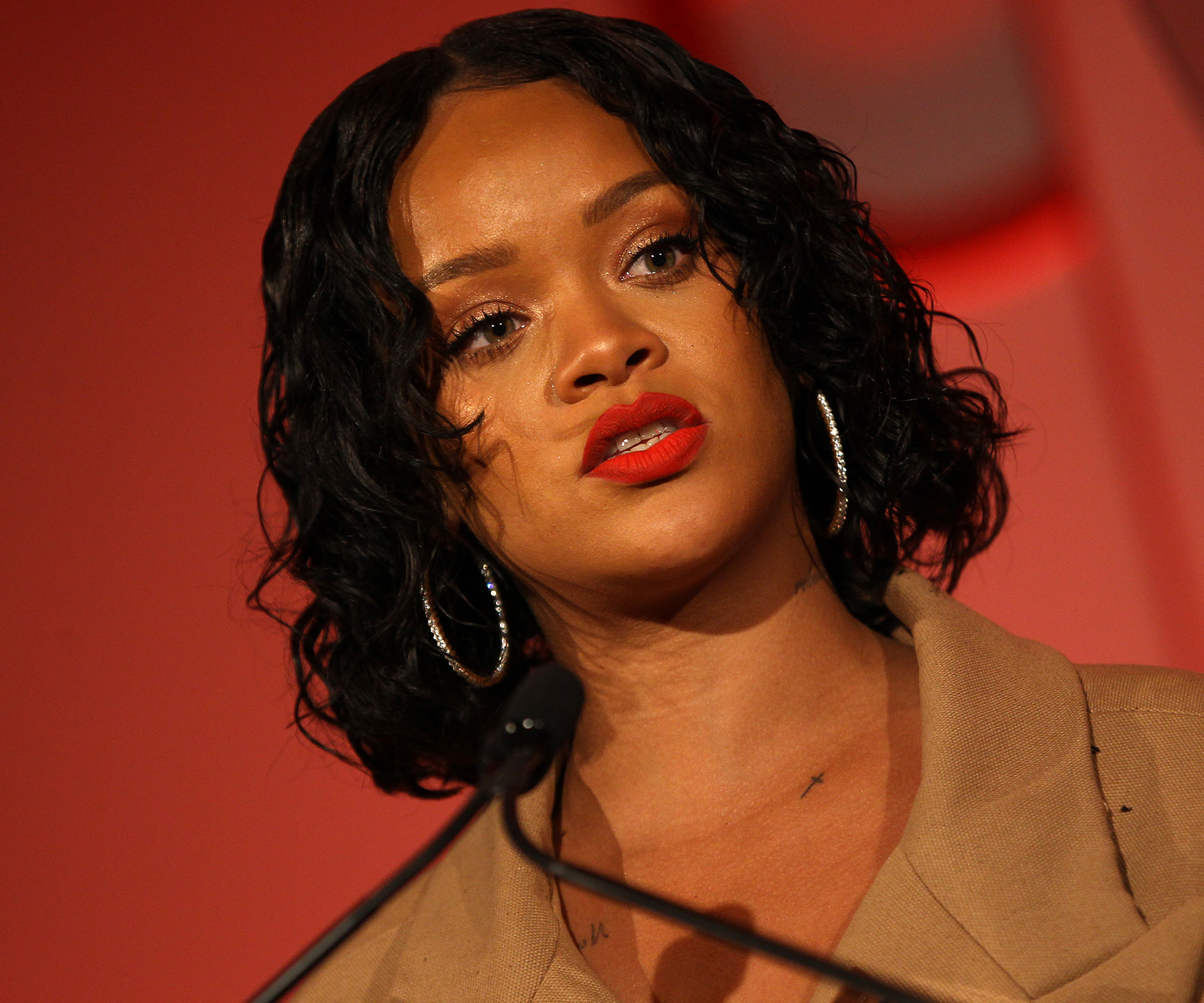 Rihanna hits back at body shamers!