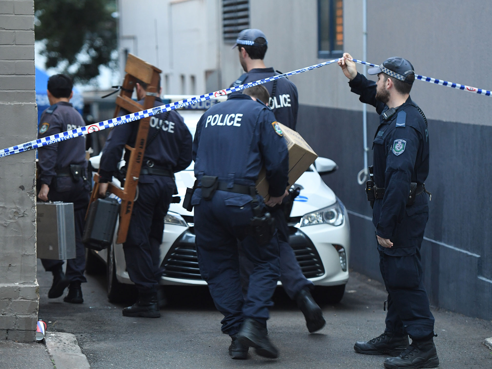 Extensive anti-terrorism raids continue in Sydney 