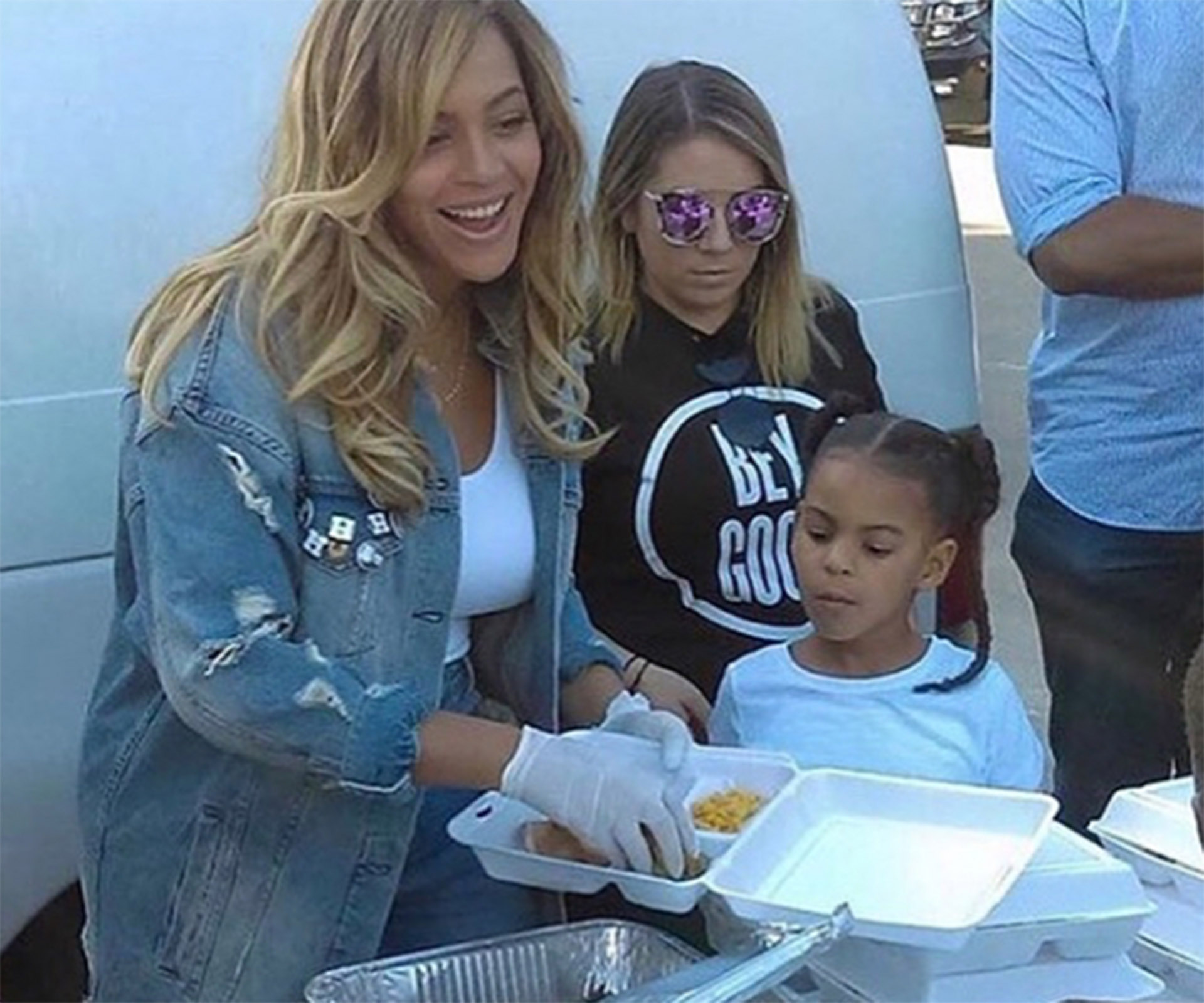 Beyonce and Blue Ivy help feed victims of Hurricane Harvey