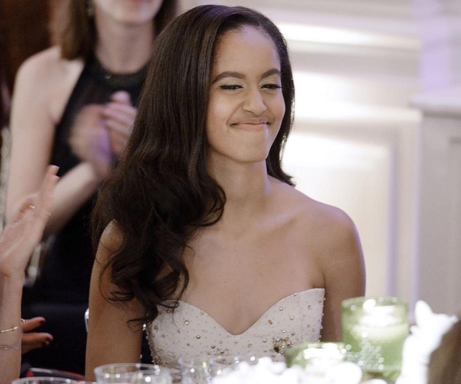 Adorable new photos of Malia Obama and her boyfriend are the peek of young love