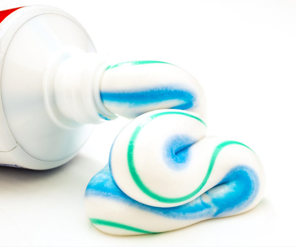 Amazing ways to clean the house with toothpaste