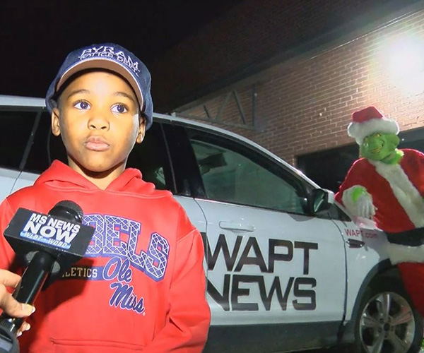 Determined to save Christmas, boy calls triple-O on the Grinch