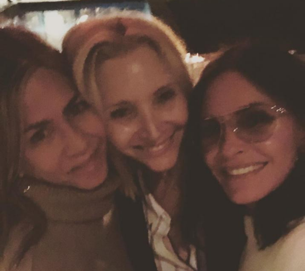 The one where Friends’ Lisa Kudrow, Jennifer Aniston and Courteney Cox had an ACTUAL girls night