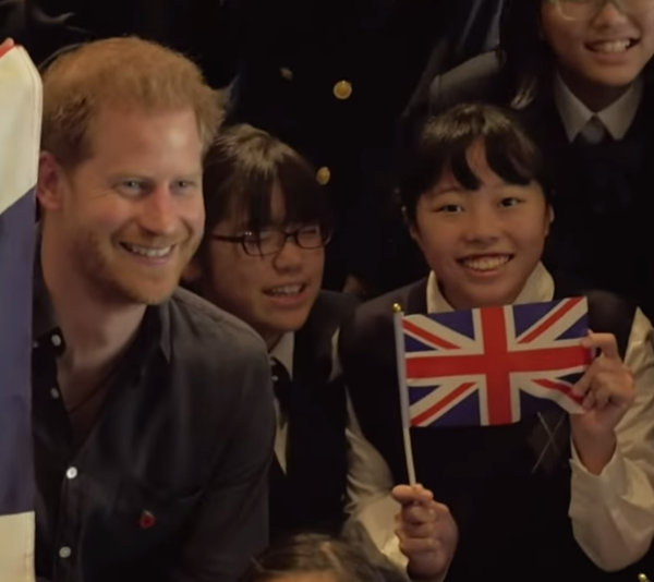 Prince Harry’s cheeky response to a schoolgirl who called him “handsome”