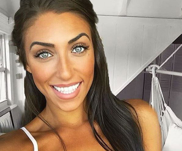Love Island Australia’s Margarita Smith has been accused of photoshopping herself into an influencer’s bedroom