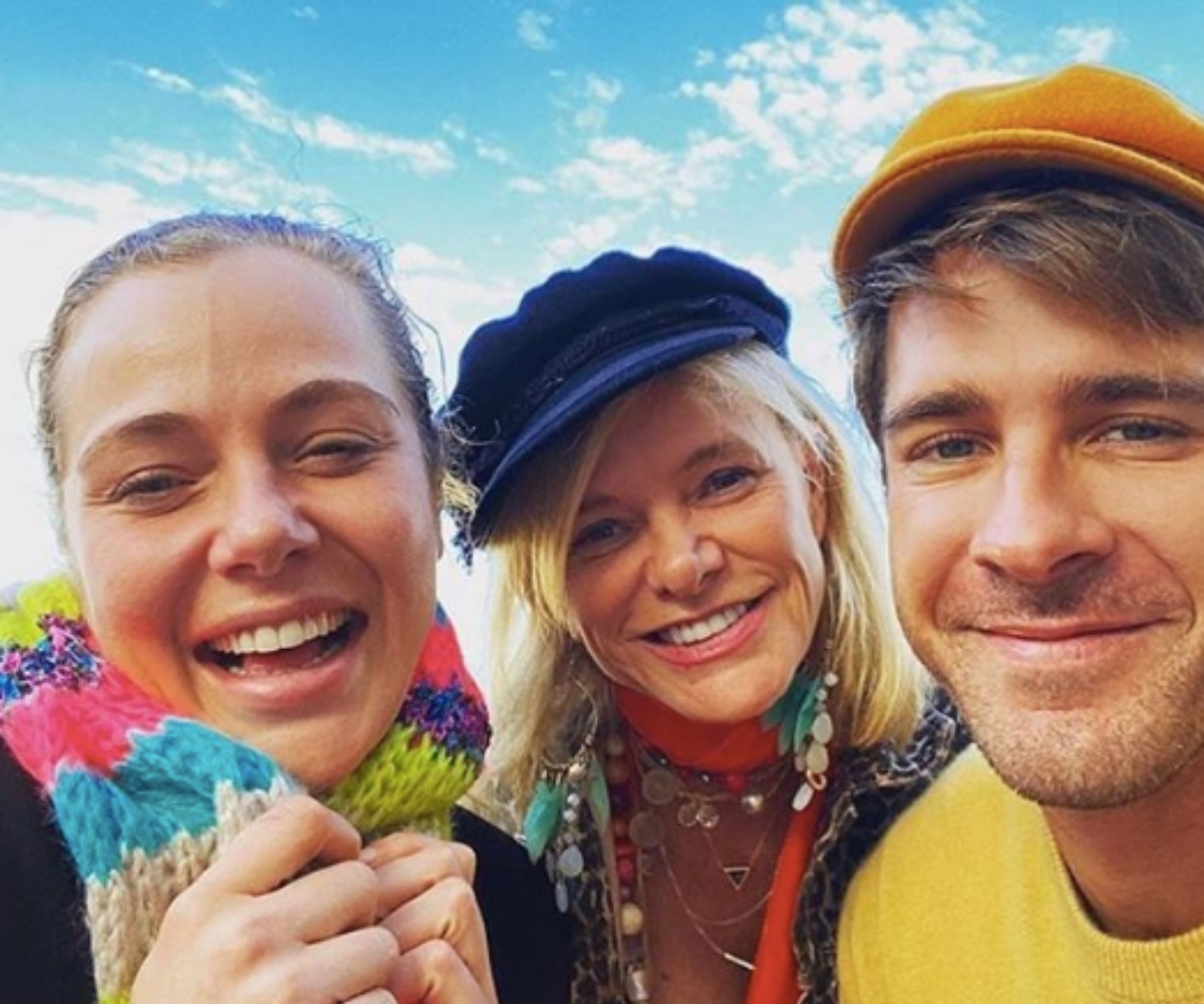 Jessica Marais & best friend Hugh Sheridan share a colourful update from their day together after a turbulent month