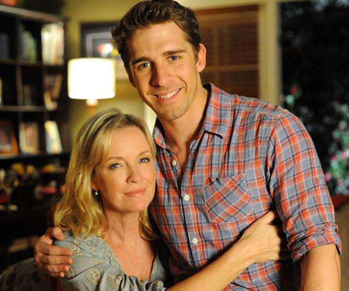 Rebecca Gibney shares never-before-seen photos from the Packed To The Rafters set as she pays tribute to Hugh Sheridan