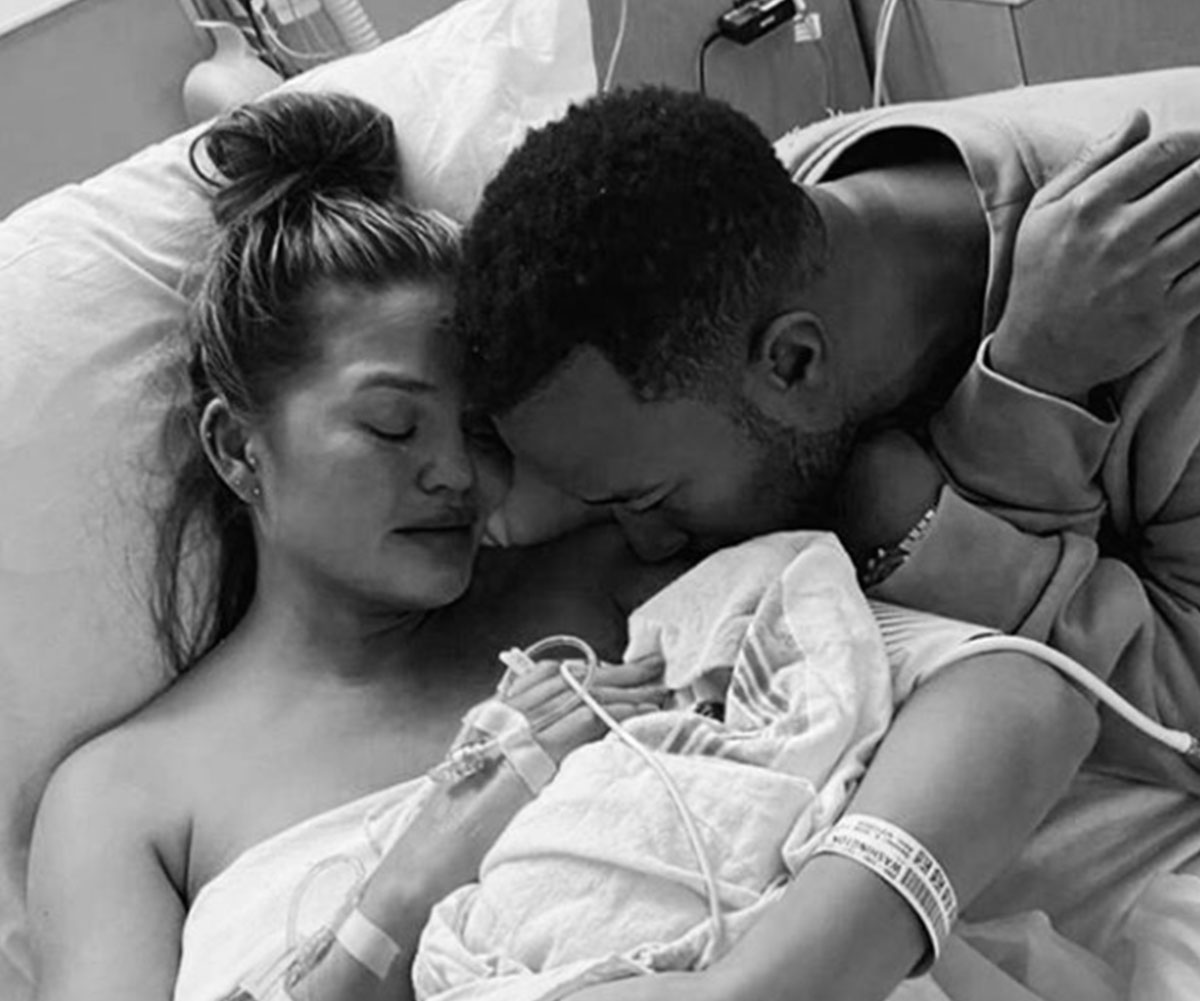 “We will always love you”: Chrissy Teigen announces the tragic loss of her third child, Jack, by sharing a series of powerful and poignant images