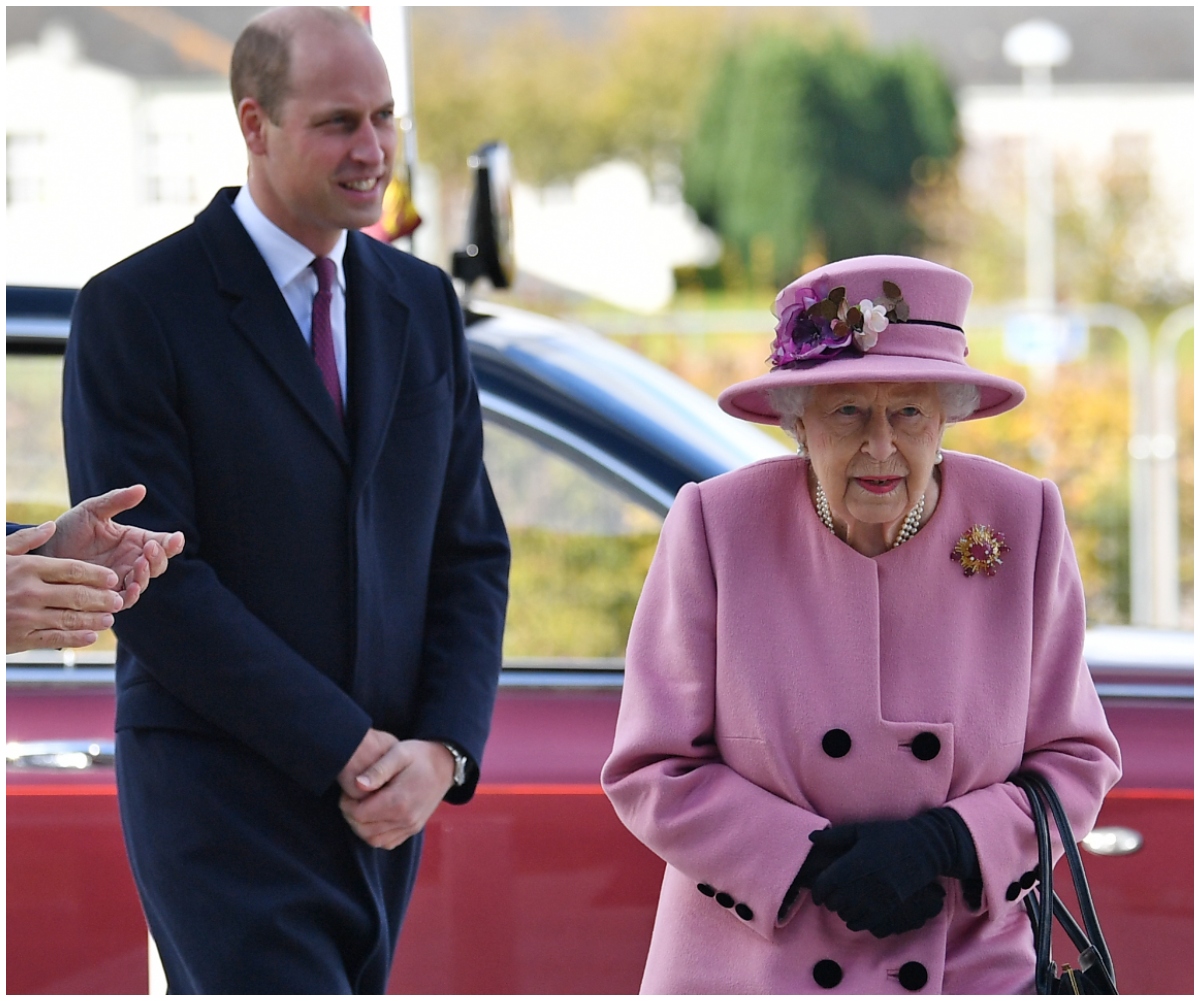 The Queen & Prince William step out for the first time together since lockdown – with a fascinating catch