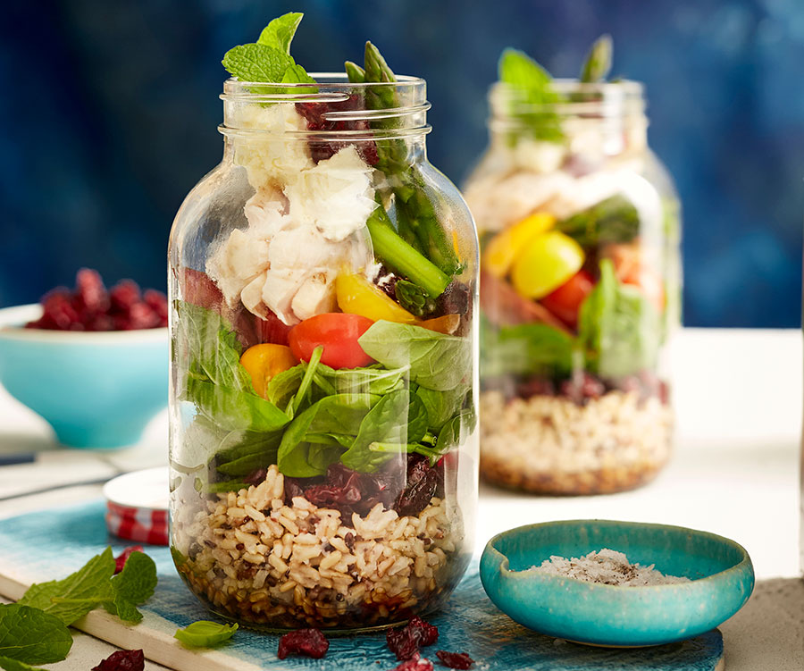 Recipe: salad jar with chicken and cranberries