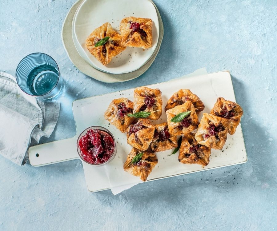 Recipe: Pastry parcels with Christmas stuffing, cranberry and sage