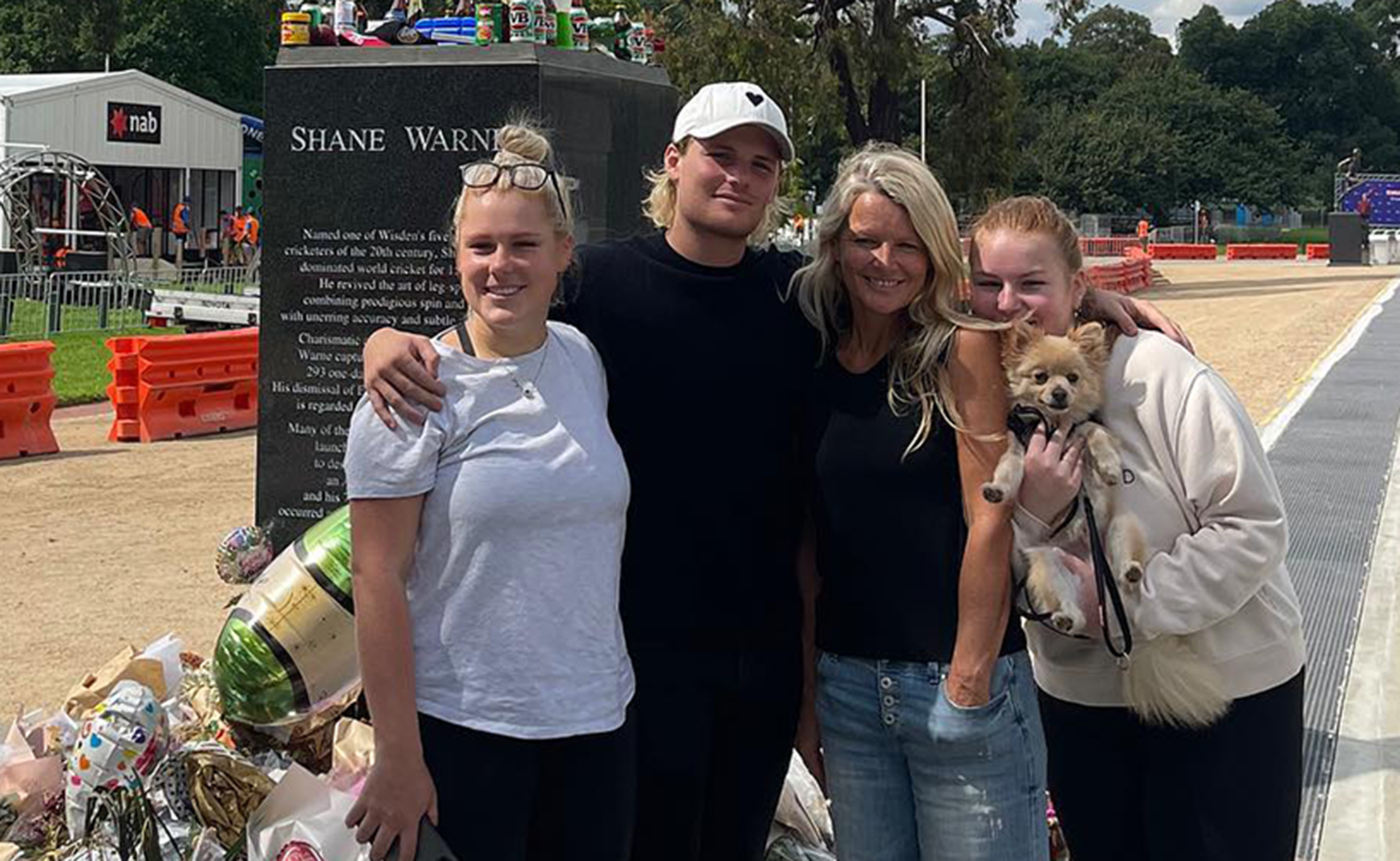 Shane Warne’s ex Simone Callahan stands with their heartbroken children in a touching tribute