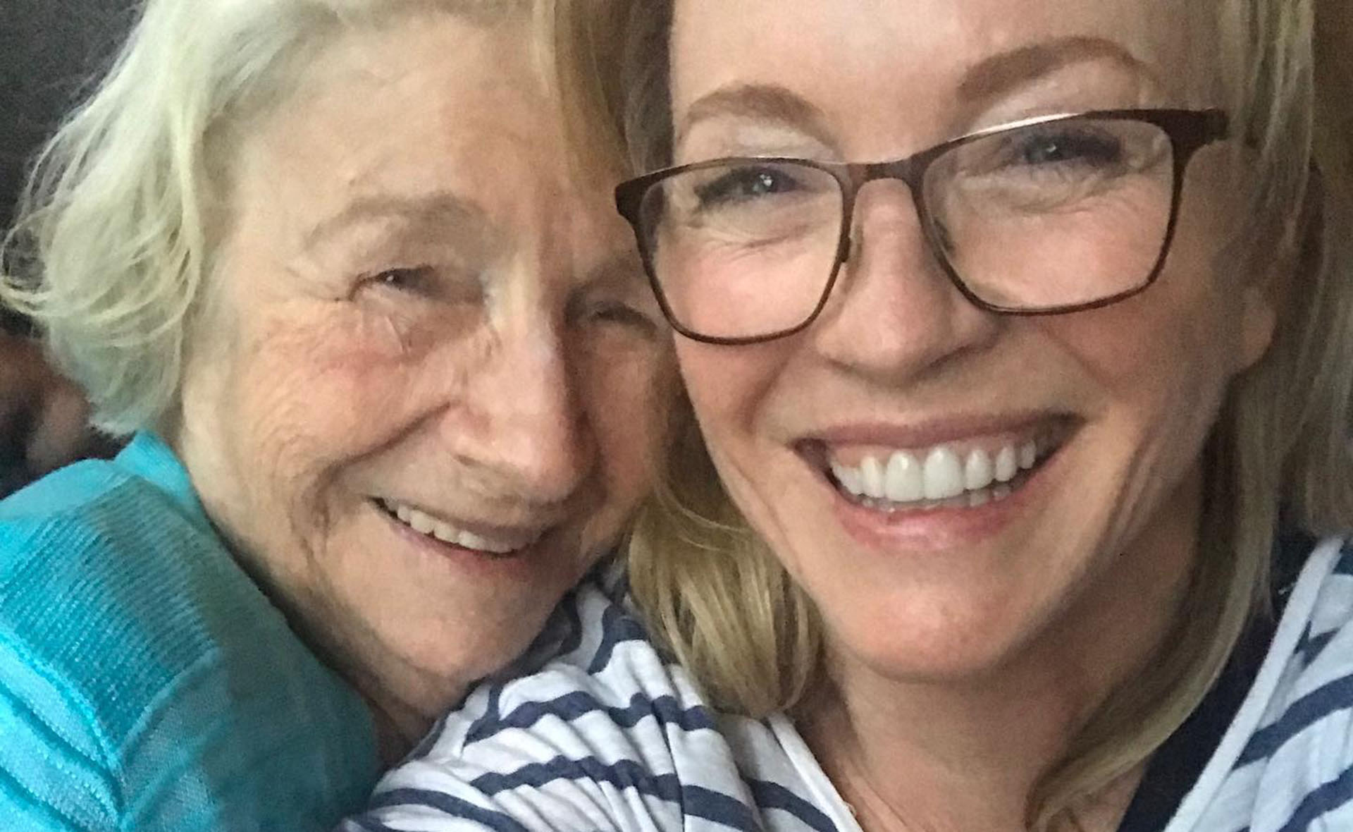 Rebecca Gibney’s worrying news as her mother is hospitalised again: “She’s a fighter”