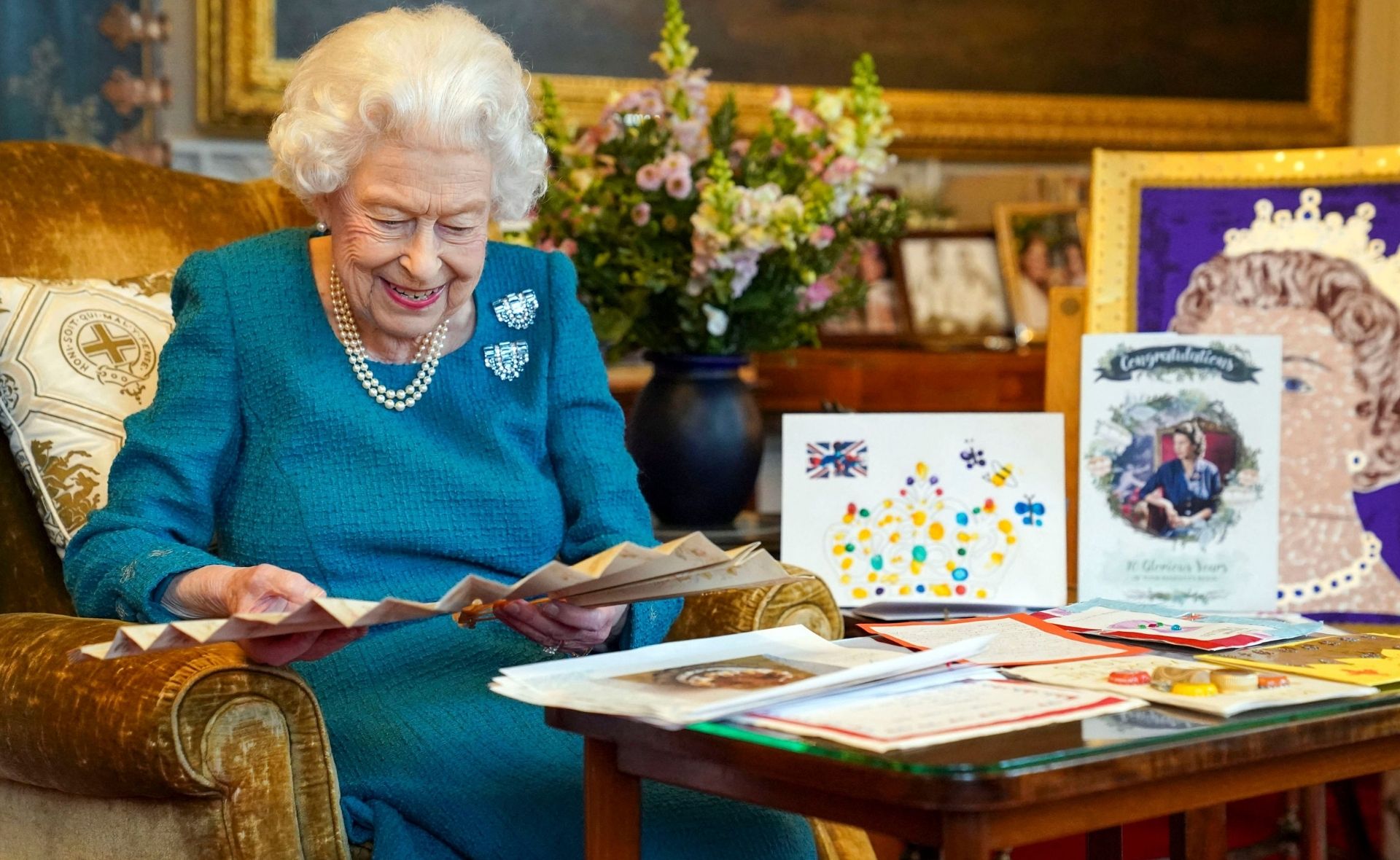 Mark the Queen’s historic Platinum Jubilee with special memorabilia that can be handed down through generations