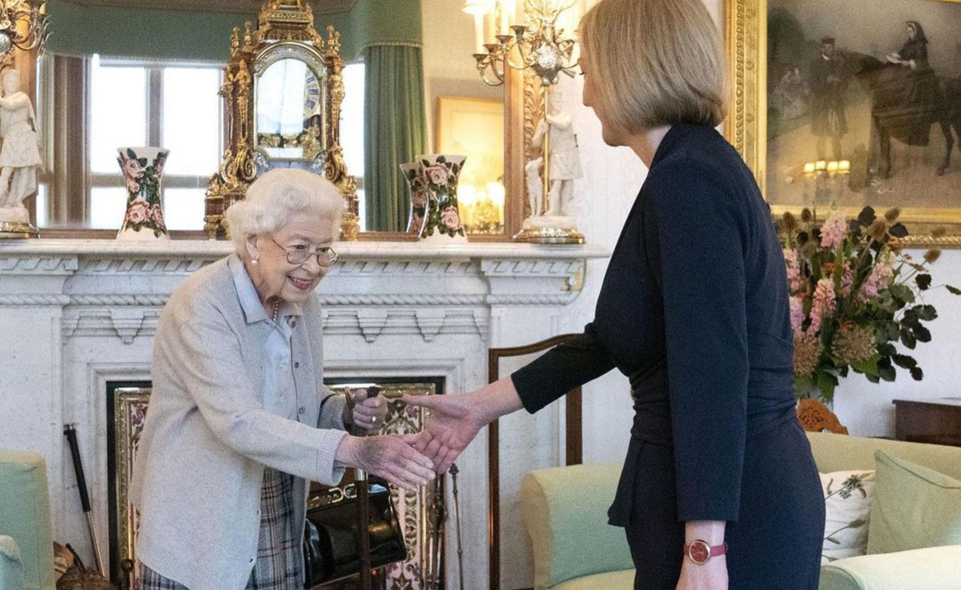 Why this alarming detail in The Queen’s latest appearance has royal fans worried