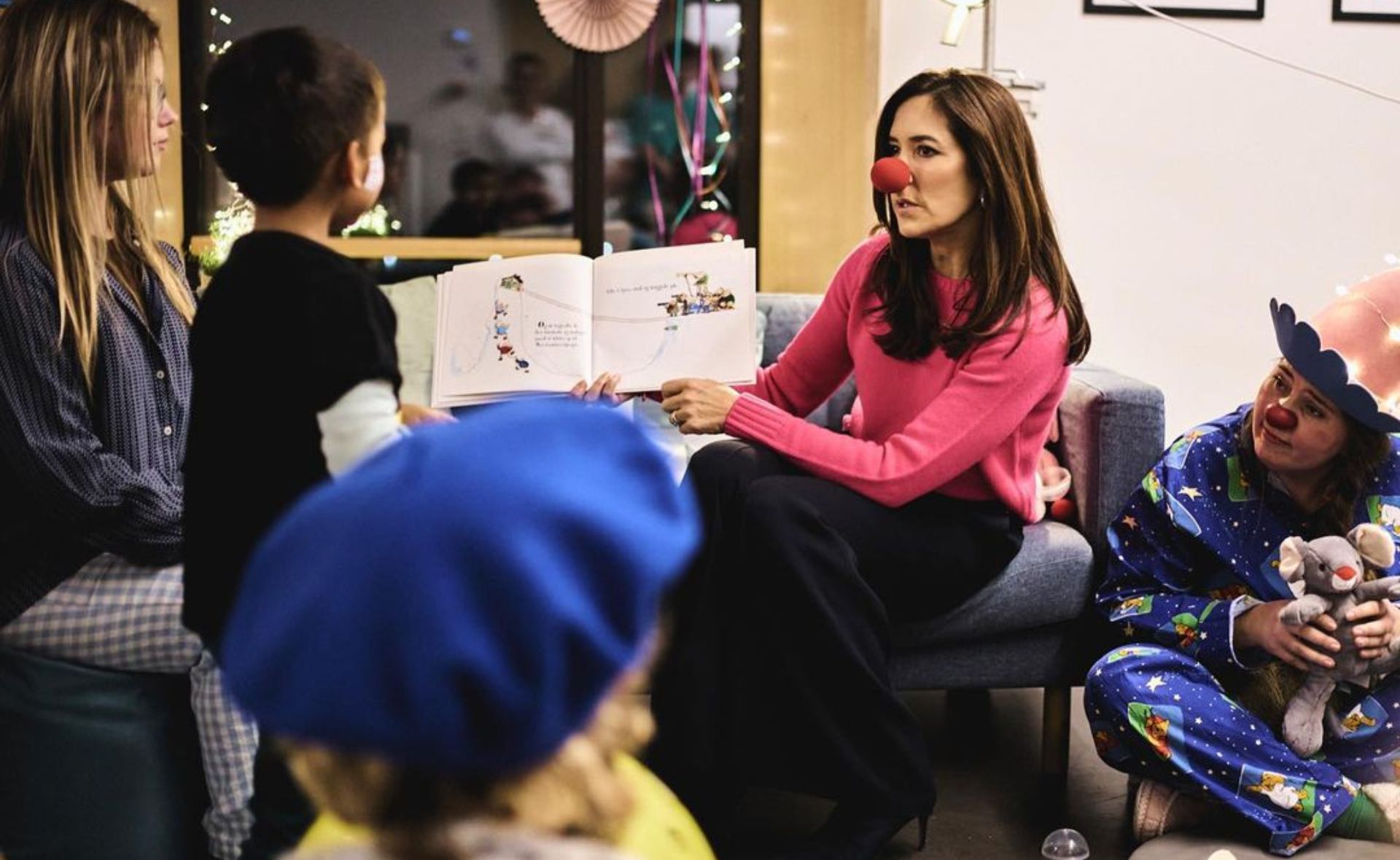 Crown Princess Mary shares a “goodnight story” as she pays special visit to a children’s hospital