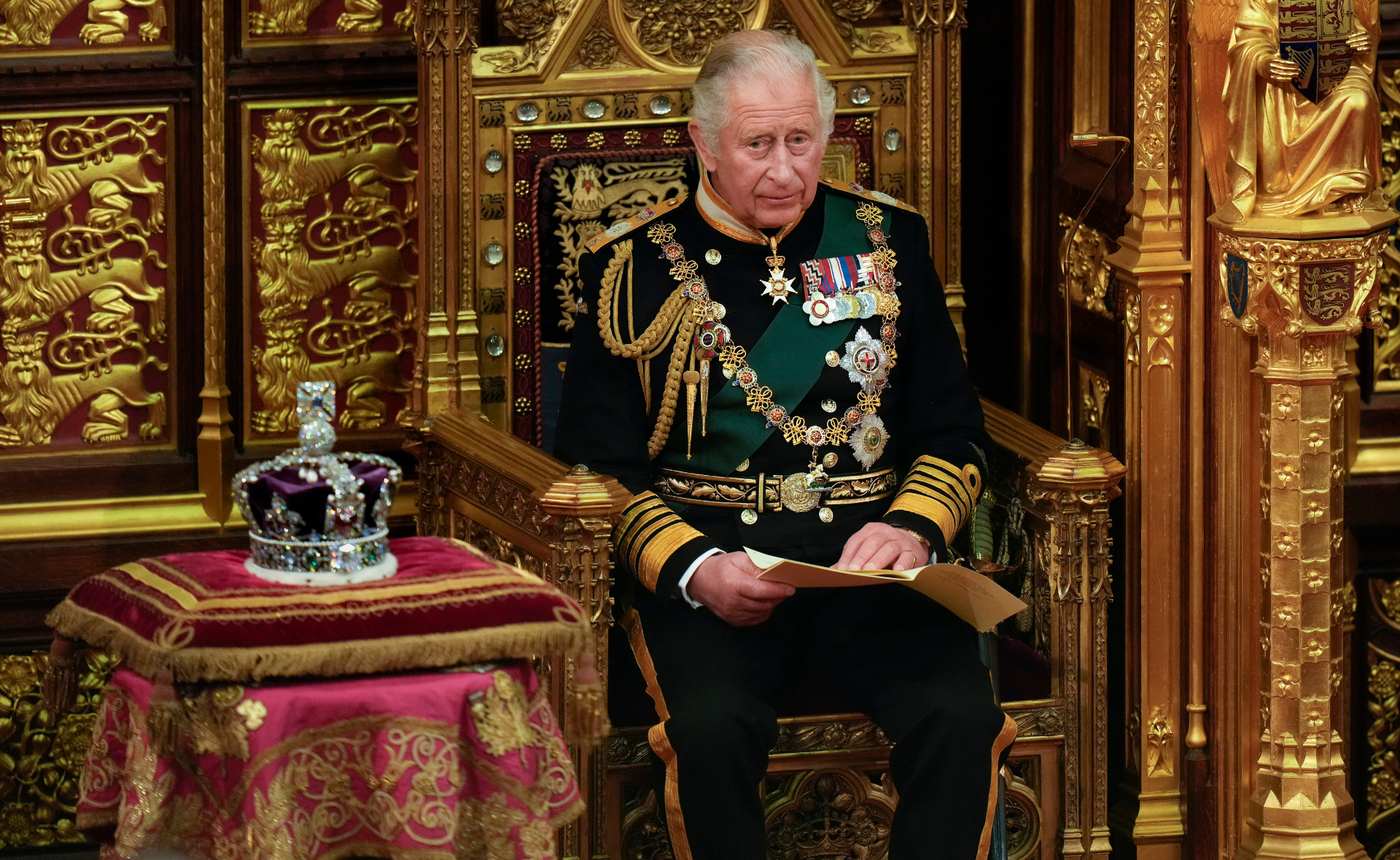 King Charles calls for emergency meeting ahead of his coronation with fears of cancellation leering