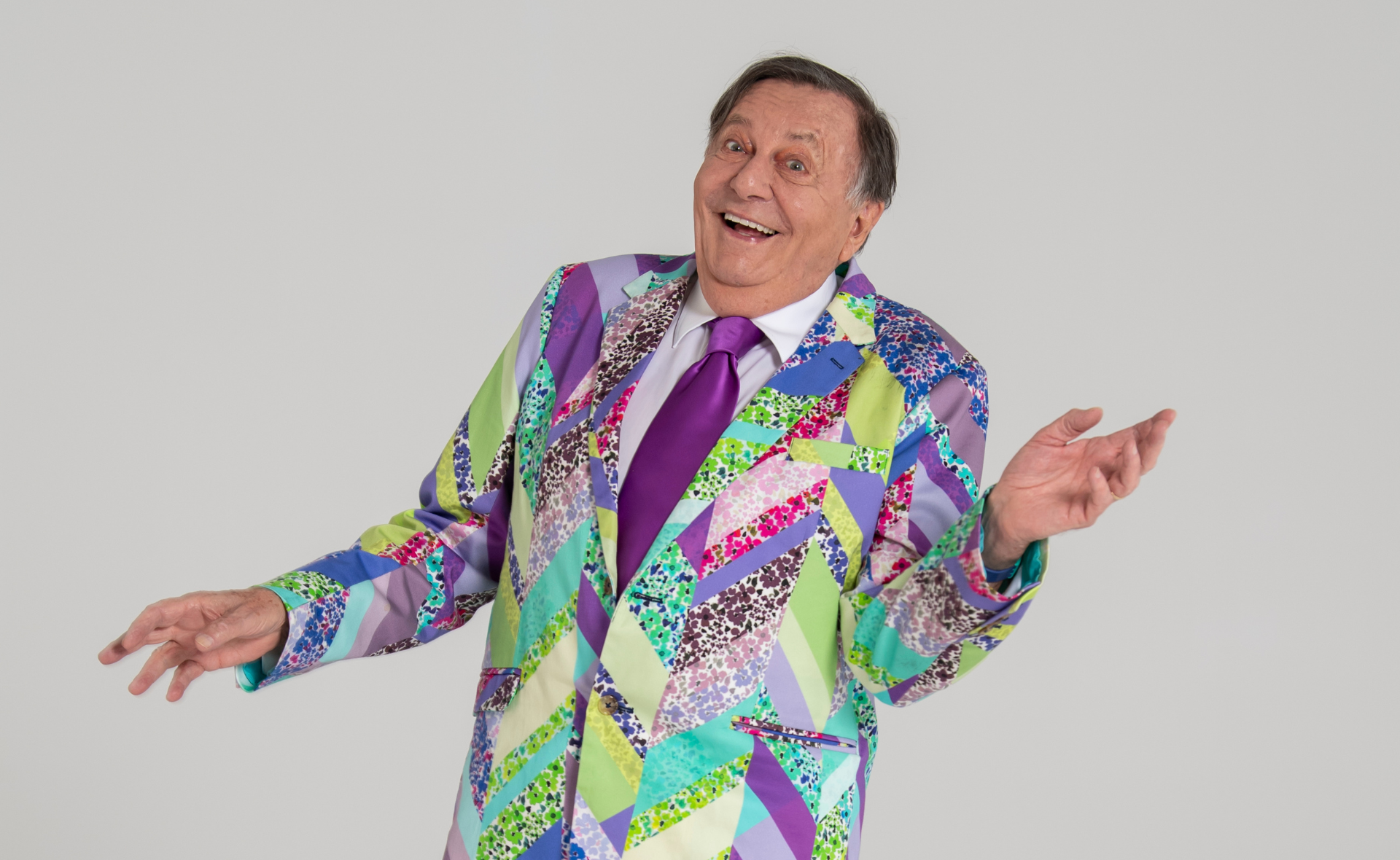 Australian comedy icon Barry Humphries to be honoured with Sydney state funeral